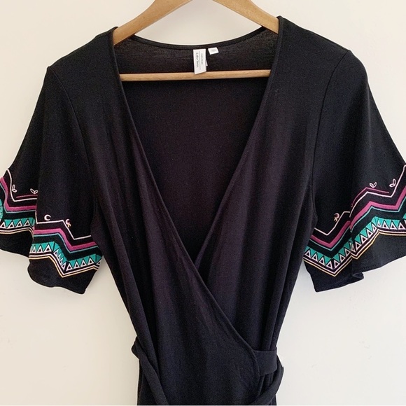 & Other Stories Embroidered Wrap Dress 6 Black Chevron - Picture 3 of 8